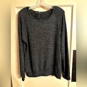 Women’s top size medium